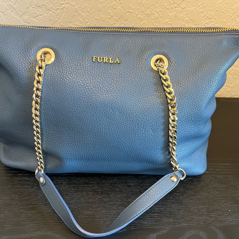 Furla shoulder leather bag. Bag was never used.